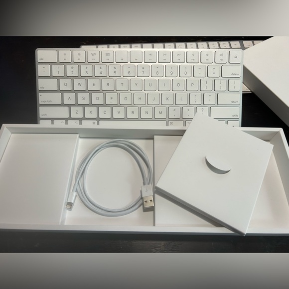 Mac Magic Keyboard - Picture 2 of 2